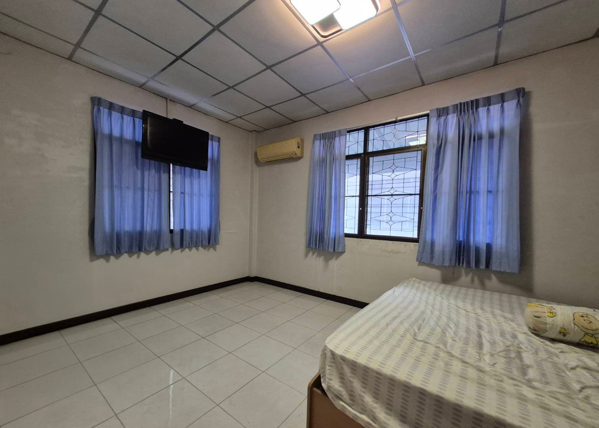 For SaleTownhomePinklao, Charansanitwong : "Looking for a house in Ratchaphruek with a budget of less than 3 million baht, get a lot of space. Only after this!! ”