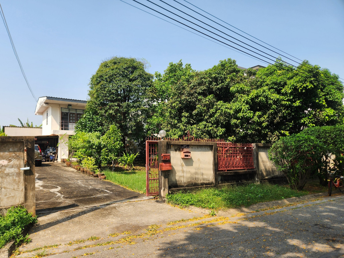 For SaleHouseNawamin, Ramindra : 95683 - Land for sale in Navathani, 184 sq m. with a 2-story house, quality society amidst shady nature (DD: Land with house, Navathani 184 sq m., quality society amidst nature)