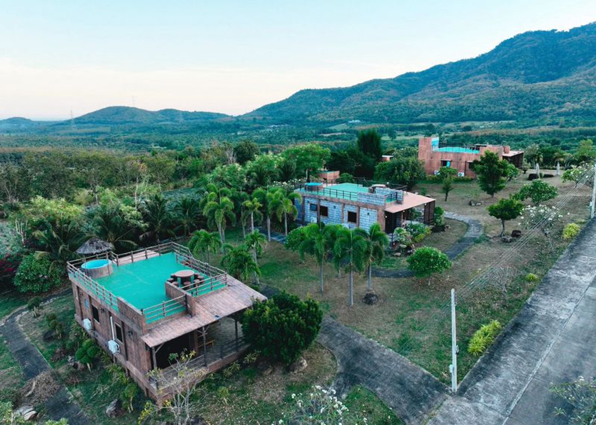 ขายกิจการโรงแรม & กิจการอพาร์ตเมนต์หัวหิน ประจวบคีรีขันธ์ : ขายรีสอร์ทและร้านอาหาร สโนว์แซนด์วิว 360 องศา เนื้อที่ 42 ไร่ 32 ตารางวา ตำบลห้วยทราย อำเภอเมือง จังหวัดประจวบคีรีขันธ์