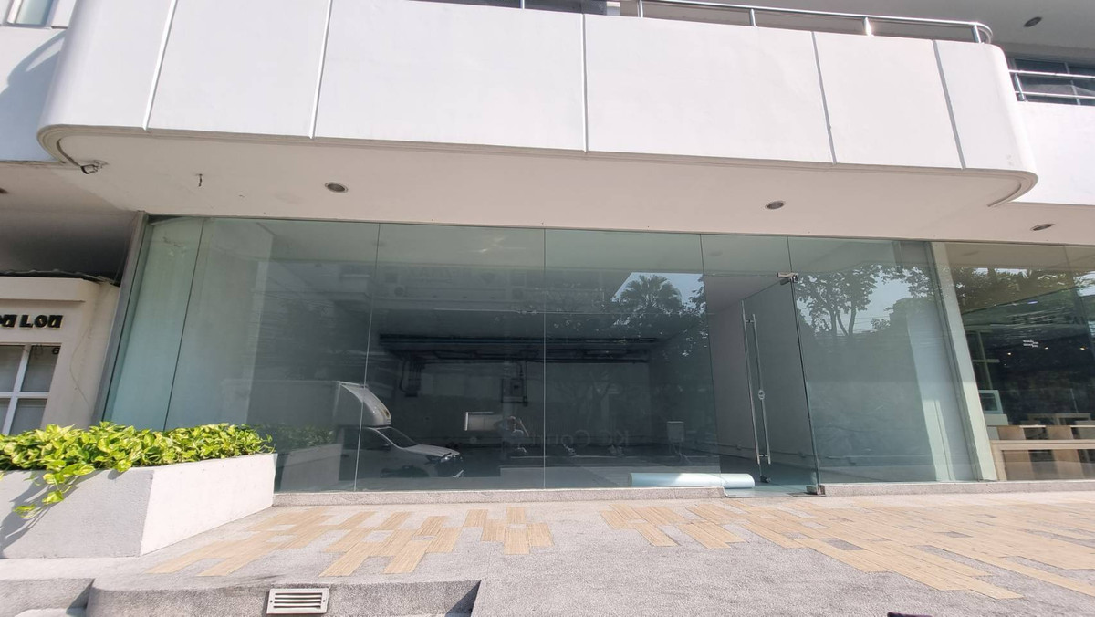 For RentRetail SpaceSukhumvit, Asoke, Thonglor : Thonglor | 80 SQ.M. Roadside Retail Space for Rent – Ideal for Luxury Showroom (Call me for more options in Sukhumvit)
