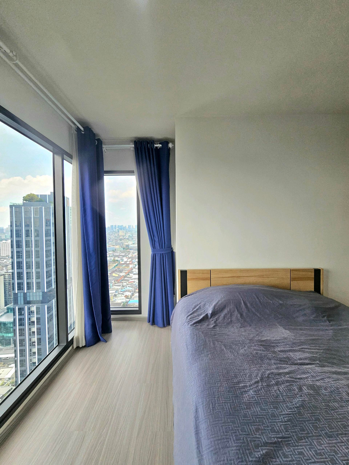 For RentCondoRama9, Petchburi, RCA : LIFE ASOKE HYPE special price