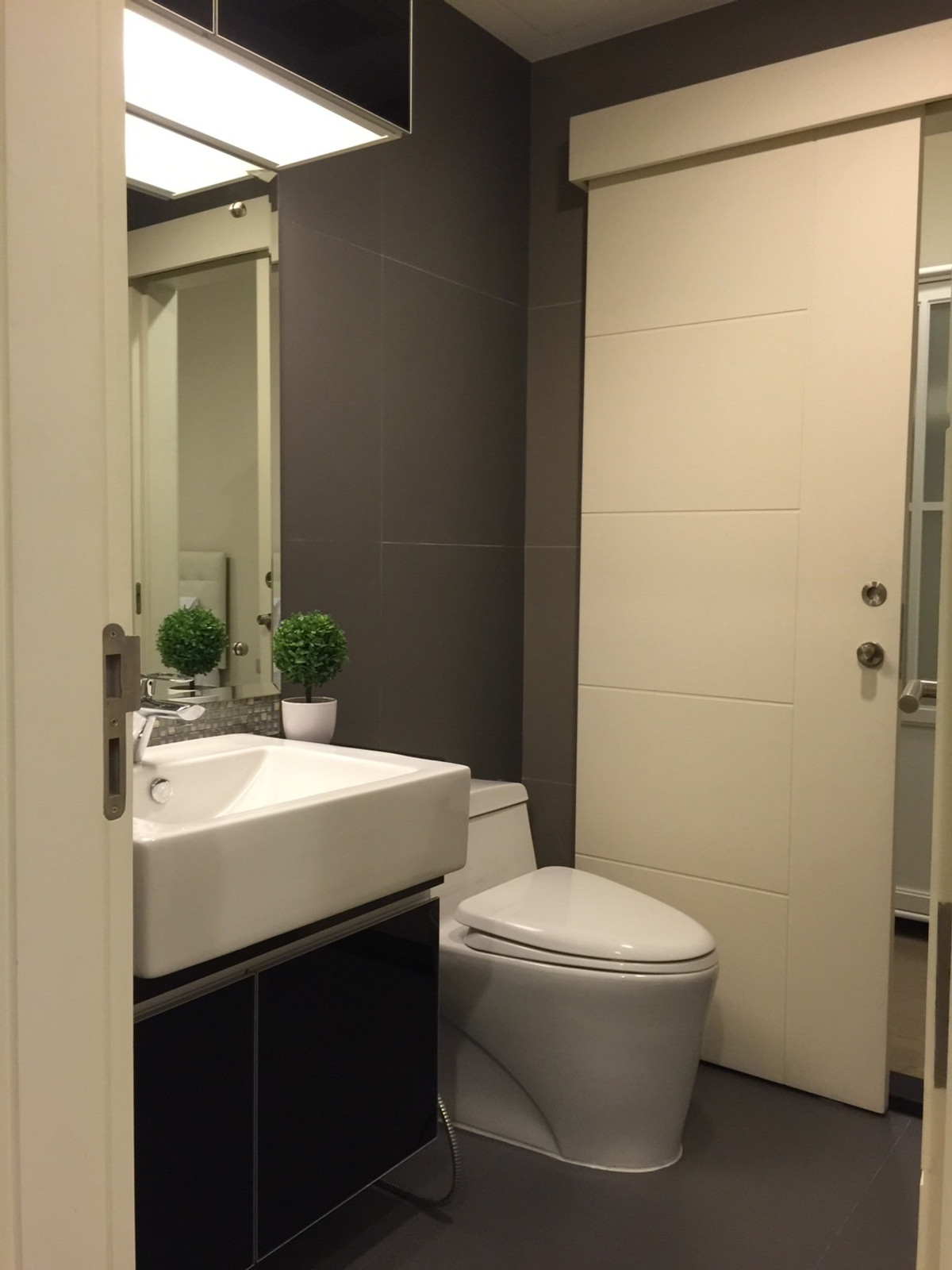 For RentCondoSukhumvit, Asoke, Thonglor : Rent The Crest Sukhumvit 34 1 bedroom near Thonglor BTSConvenient life with swimming pool, fitness, price 40,000 baht/month!