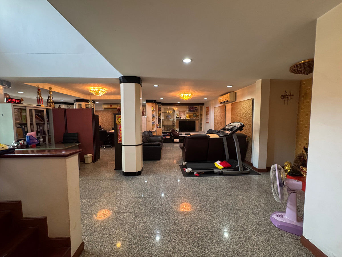 โฮมออฟฟิศเอกชัย บางบอน : สวนขนาดใหญ่และสำนักงานหรูหราชั้น 1 | บ้านเดี่ยว 4 ห้องนอน หมู่บ้านธวัชพงศ์ บางบอน5 | สามารถจดทะเบียนบริษัทได้