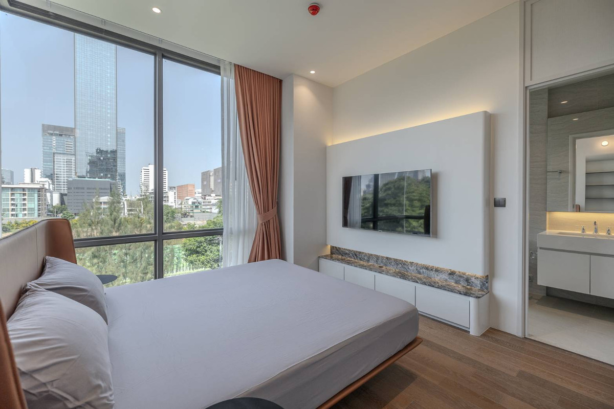 For RentCondoWitthayu, Chidlom, Langsuan, Ploenchit : Luxury condo with 2 bedrooms located behind Suan, near BTS Chit LomRent for only 120,000 Baht/month with complete amenities!
