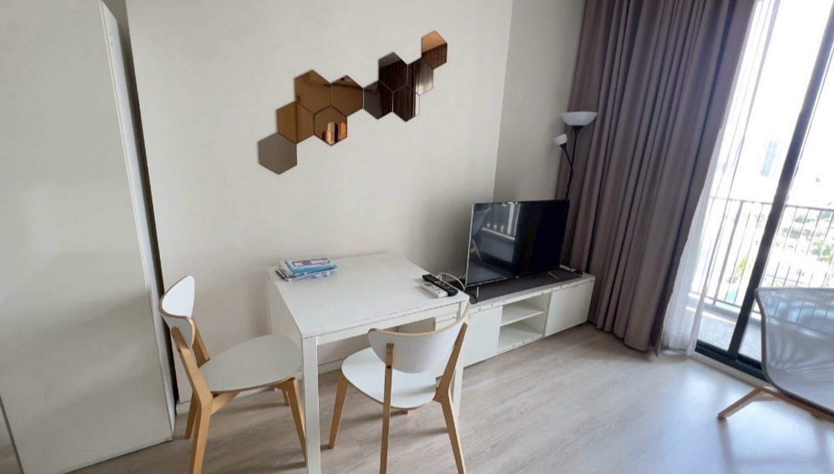 For RentCondoRatchadapisek, Huaikwang, Suttisan : 𝗕𝗶𝗴 𝗿𝗼𝗼𝗺 𝟰𝟱 𝘀𝗾𝗺. 𝗕𝗲𝘀𝘁 𝗽𝗿𝗶𝗰𝗲 𝗶𝗻 𝘁𝗵𝗲 𝗯𝘂𝗶𝗹𝗱𝗶𝗻𝗴 ✨ 𝗤𝘂𝗶𝗻𝗻 𝗥𝗮𝘁𝗰𝗵𝗮𝗱𝗮 𝟭𝟳.