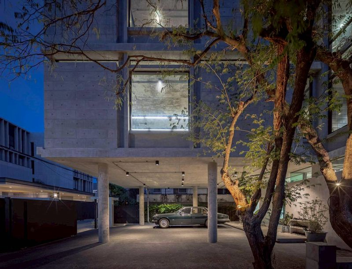 For SaleHome OfficeSapankwai,Jatujak : For sale ‼️ Land with buildings, 3-story building, modern Brutal Loft style, premium level, area 82 square meters, 4 work rooms, 3 bathrooms, 2 meeting rooms, Lat Phrao Road, Chandrakasem Subdistrict, Chatuchak District, Bangkok.