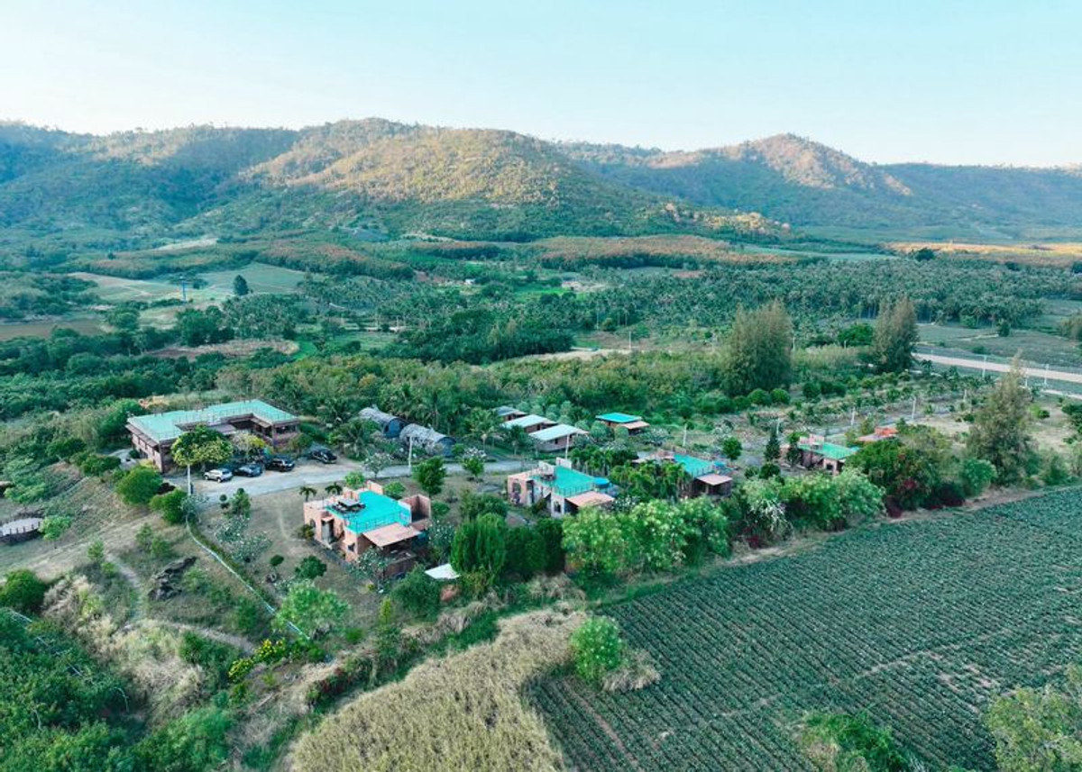 ขายกิจการโรงแรม & กิจการอพาร์ตเมนต์หัวหิน ประจวบคีรีขันธ์ : ขายรีสอร์ทและร้านอาหาร สโนว์แซนด์วิว 360 องศา เนื้อที่ 42 ไร่ 32 ตารางวา ตำบลห้วยทราย อำเภอเมือง จังหวัดประจวบคีรีขันธ์