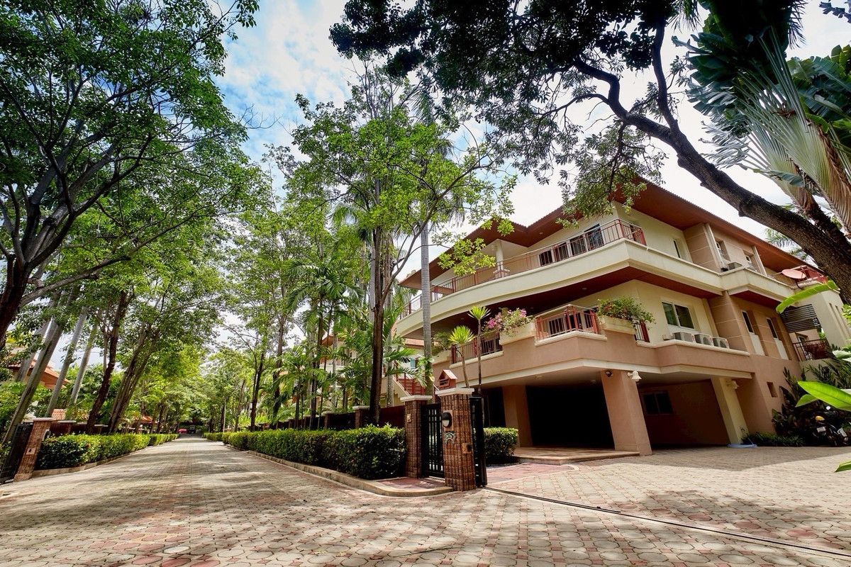 ให้เช่าบ้านแจ้งวัฒนะ เมืองทอง : ให้เช่าบ้านหรูพร้อมสระส่วนตัว ใกล้ ISB เหมาะสำหรับครอบครัวใหญ่
