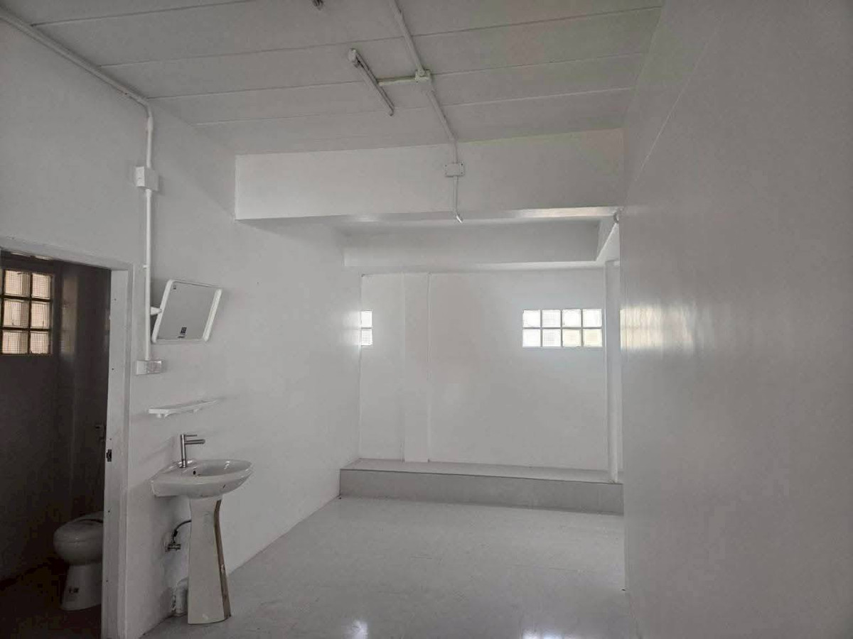 For RentFactoryBang kae, Phetkasem : Warehouse for rent, total area approximately 1,700 sq m, Phutthamonthon Sai 4 location.  purple space