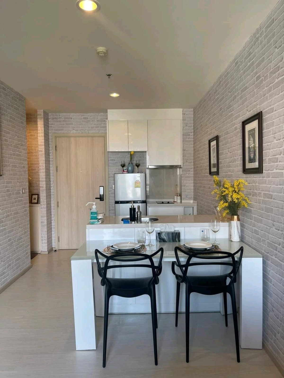 For RentCondoSukhumvit, Asoke, Thonglor : For rent Rhythm Sukhumvit 42 near BTS and Gate way Ekkamai.