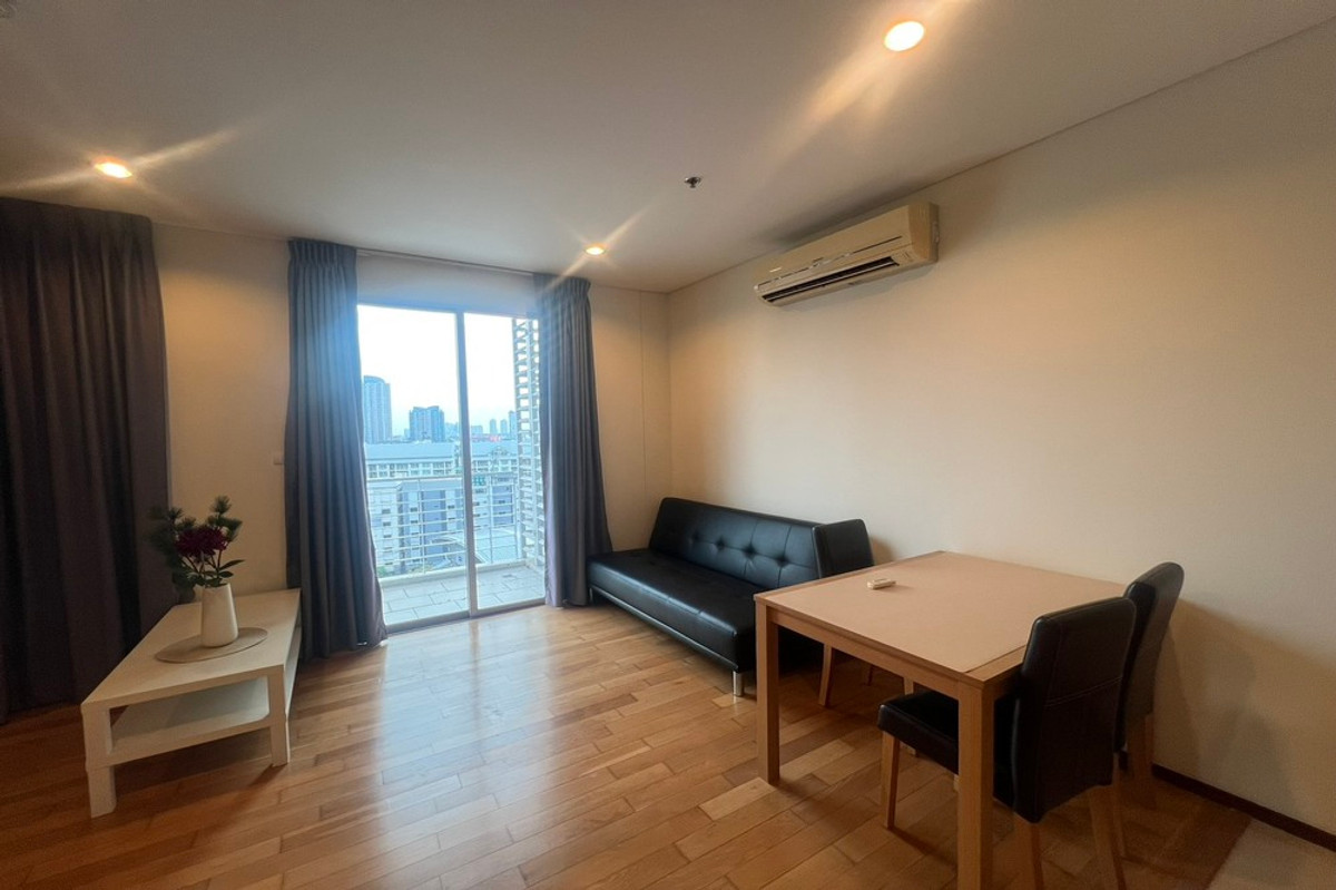 For RentCondoWongwianyai, Charoennakor : 🔥 For Rent !! large room, high floor !! 🔥 Code C20231000381..........Villa Sathorn, Studio room, 1 bathroom, furnished, ready to move in📣📣