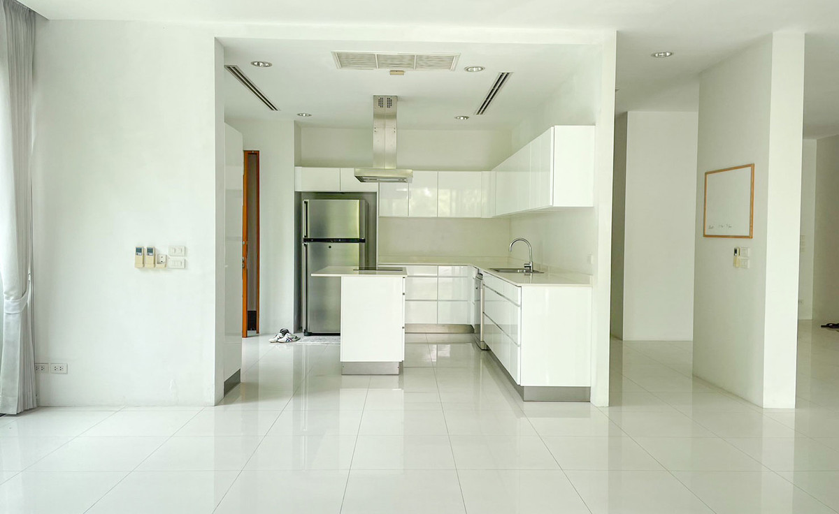 ขายบ้านนนทบุรี บางใหญ่ บางบัวทอง : 🔥ขายด่วน! บ้านสุดหรู พร้อมสระว่ายน้ำ Nichada Park (5+1 ห้องนอน 8 ห้องน้ำ)