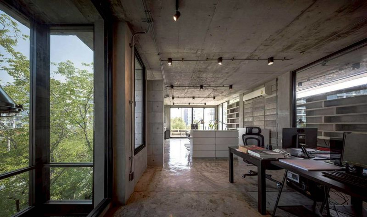 For SaleHome OfficeSapankwai,Jatujak : For sale ‼️ Land with buildings, 3-story building, modern Brutal Loft style, premium level, area 82 square meters, 4 work rooms, 3 bathrooms, 2 meeting rooms, Lat Phrao Road, Chandrakasem Subdistrict, Chatuchak District, Bangkok.