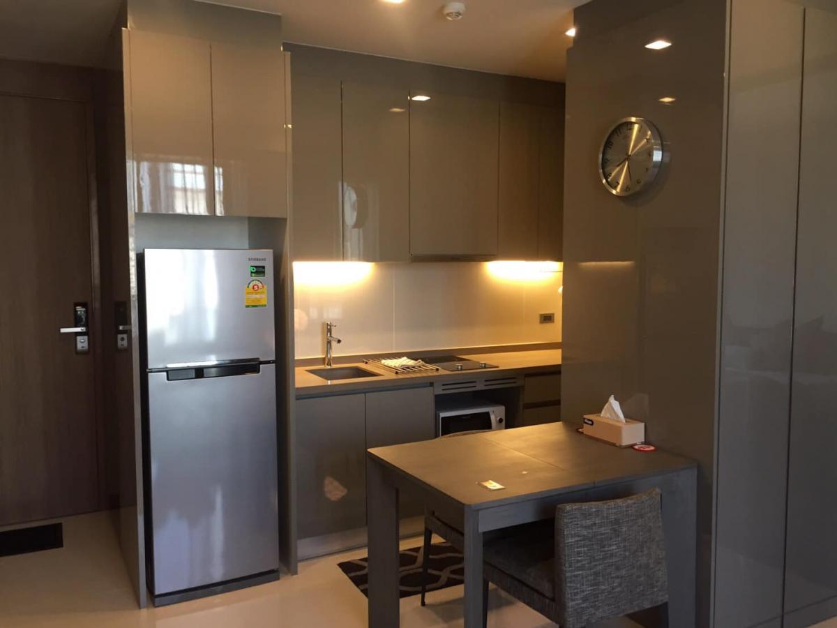 For RentCondoSilom, Saladaeng, Bangrak : In the heart of Silom! M Silom condo, 1 bedroom, 47 sqm, fully equipped with amenitiesRent for only 38,000 THB/month, close to BTS Chong Nonsi and many important places!
