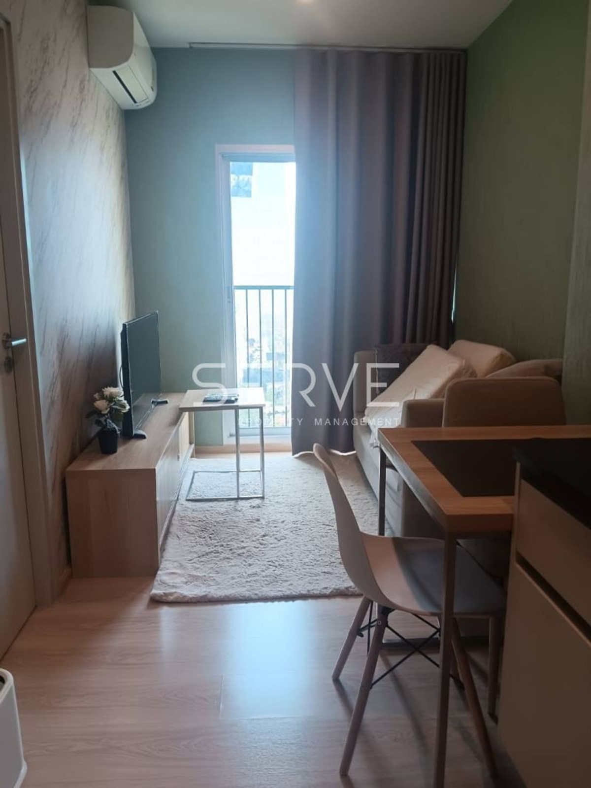 ให้เช่าคอนโดรัชดา ห้วยขวาง : 🔥13K- ราคาหลุดจอง 1นอน ห้องกว้าง ชั้นสูงสุด 20+ วิวโล่ง ตกแต่งดี เฟอร์แน่น พร้อมอยู่ คอนโดทำเลดี ติด MRT ศูนย์วัฒนธรรม  @ Noble Revolve Ratchada 2