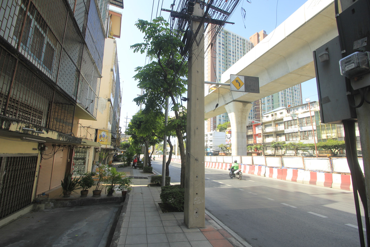 For SaleShop HouseRathburana, Suksawat : Suksawat Daokhanong Commercial Building Near Chom Thong Wutthakat BTS, 3 floors, additions, residential, warehouse, Rama 2 Expressway, Dao Khanong Market, price negotiable.