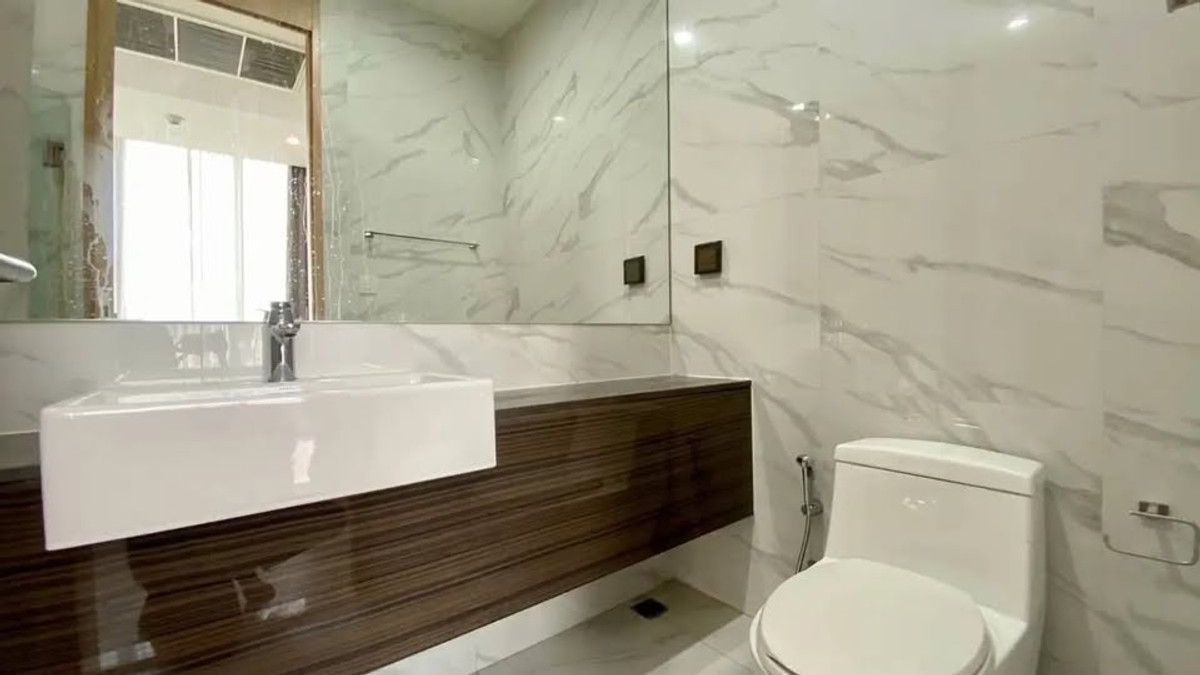 ให้เช่าคอนโดสุขุมวิท อโศก ทองหล่อ : Rare unit - 1 bed 56sqm ✨