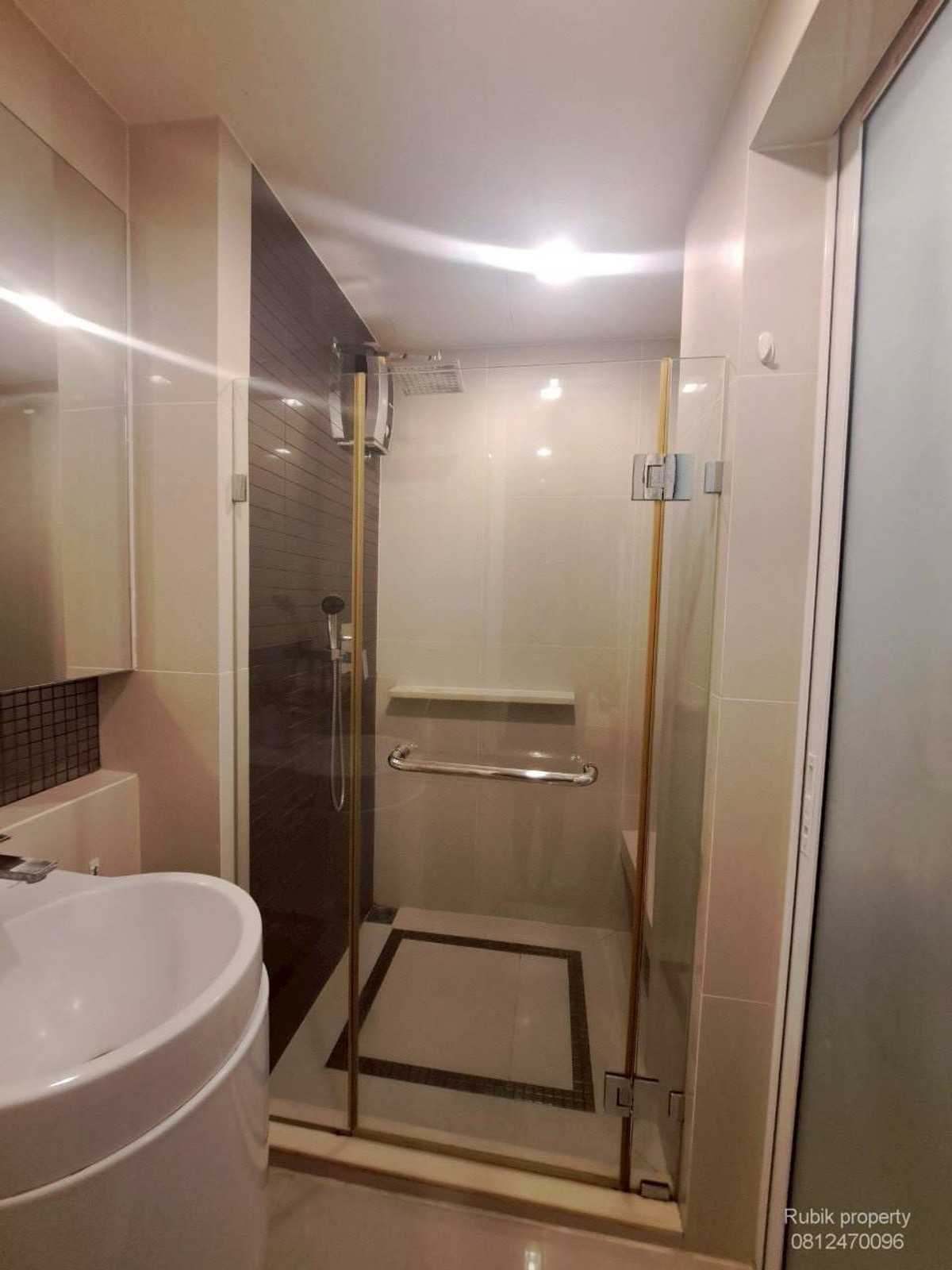 For RentCondoOnnut, Udomsuk : 🌟 Rhythm Sukhumvit 50 | For Rent RB1729 Condo located on Sukhumvit Road, near BTS On Nut, only 200 meters, convenient travel, with complete amenities.