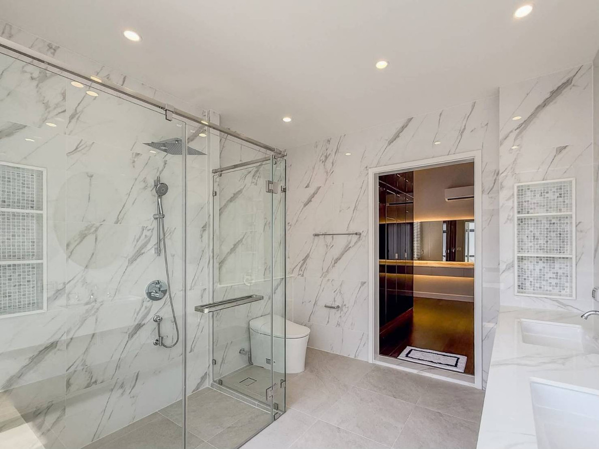 For RentHousePattanakan, Srinakarin : 📌 For sale/rent, luxury house in Narasiri mansion style, Krungthep Kreetha, 2-story detached house, Top Ultra Luxury Collection luxury project from Sansiri.