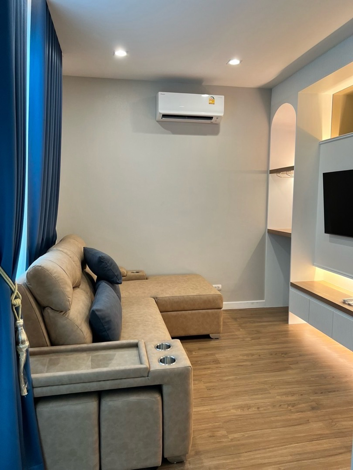 ขายเลียบทางด่วนรามอินทรา : บิ้วท์อินทั้งหลังมูลค่ากว่า 2 ล้าน  พร้อมเข้าอยู่ 