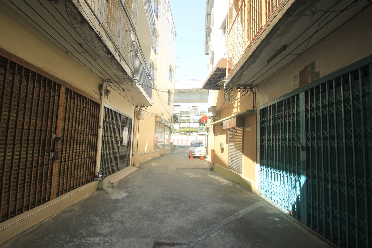 For SaleShop HouseRathburana, Suksawat : Suksawat Daokhanong Commercial Building Near Chom Thong Wutthakat BTS, 3 floors, additions, residential, warehouse, Rama 2 Expressway, Dao Khanong Market, price negotiable.