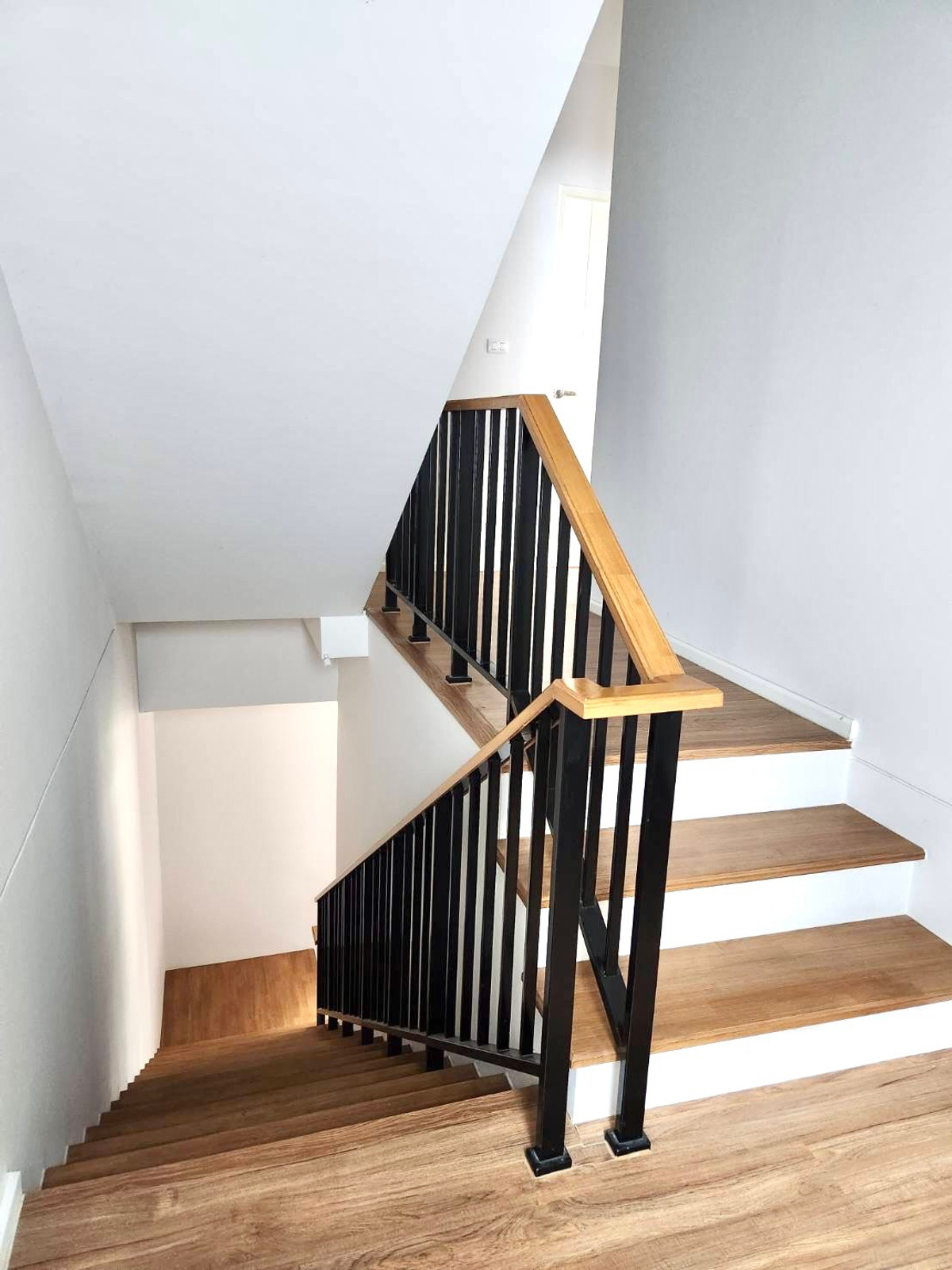 ขายบ้านพัฒนาการ ศรีนครินทร์ : ขาย  Baan Klang Muang Rama9 - Krungthepkreetha 3 ห้องนอน 18.10 ตร.วา 