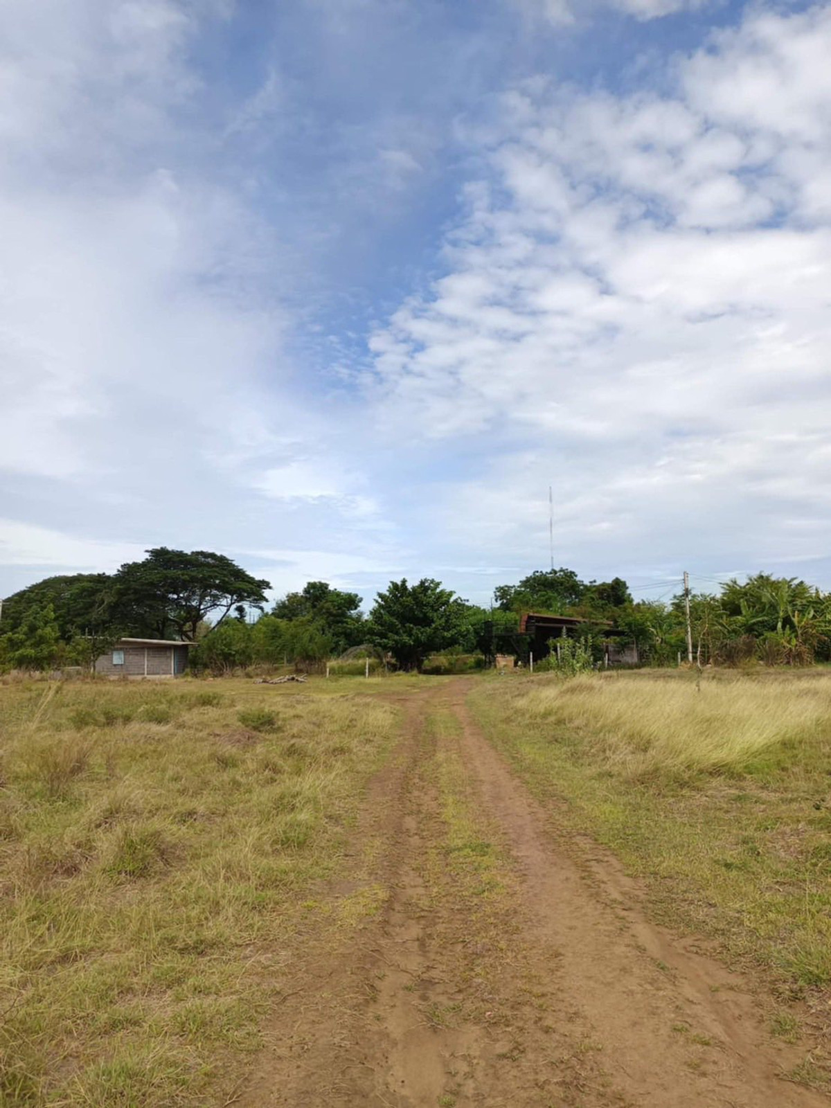 For SaleLandLop Buri : ⛰️ Cut the price! 3 rai of mountain view land, Red Garuda title deed, Muang District, Lopburi (Khao Phra Ngam location) 🔥