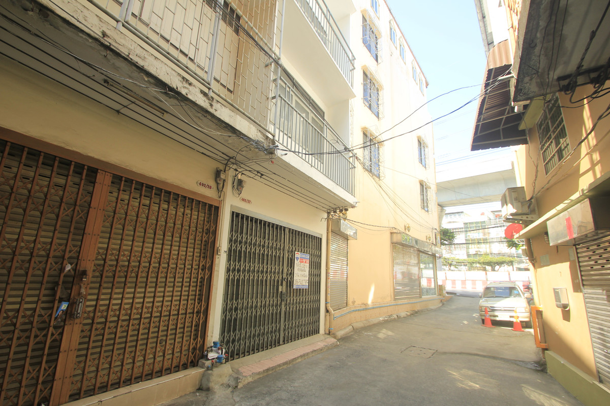 For SaleShop HouseRathburana, Suksawat : Suksawat Daokhanong Commercial Building Near Chom Thong Wutthakat BTS, 3 floors, additions, residential, warehouse, Rama 2 Expressway, Dao Khanong Market, price negotiable.
