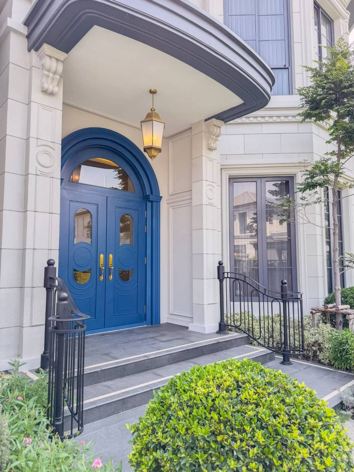 For RentHousePattanakan, Srinakarin : 📌 For sale/rent, luxury house in Narasiri mansion style, Krungthep Kreetha, 2-story detached house, Top Ultra Luxury Collection luxury project from Sansiri.