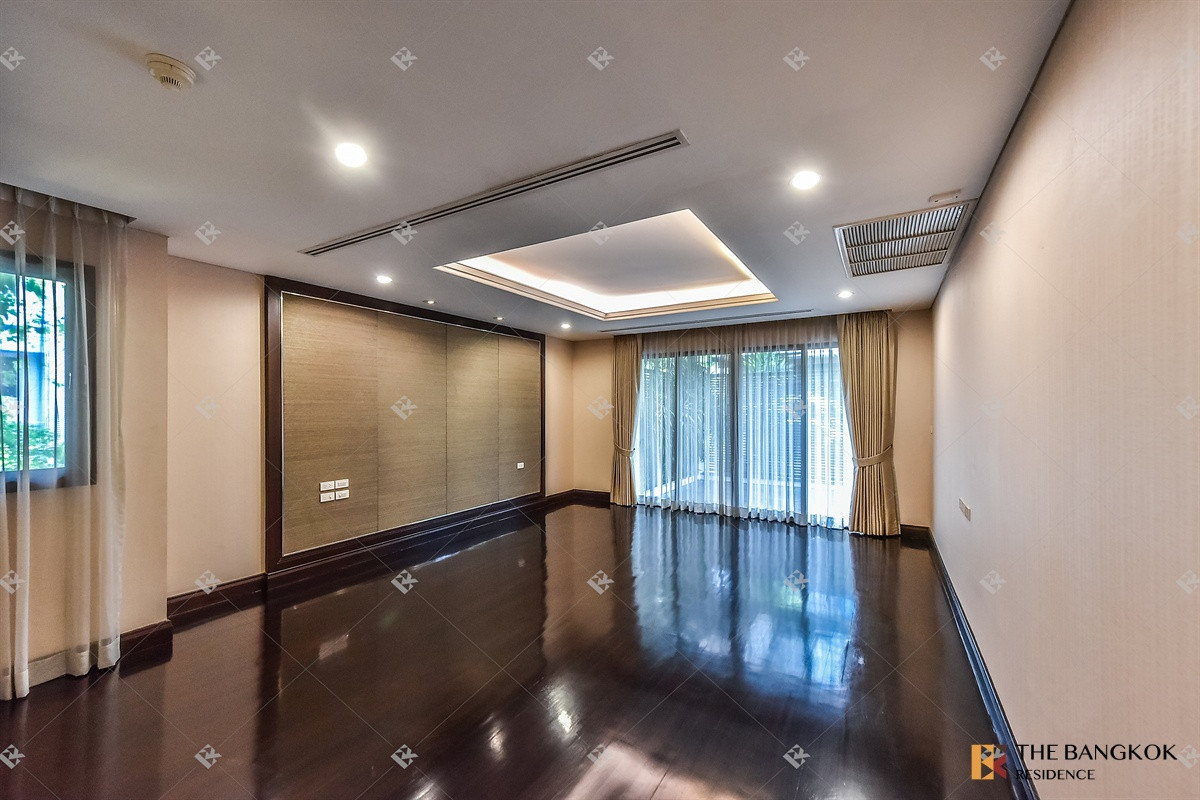 For RentHouseSukhumvit, Asoke, Thonglor :  Elegant Classic Style House 💎Elegant classic home, spacious & private in central Sukhumvit🍃 