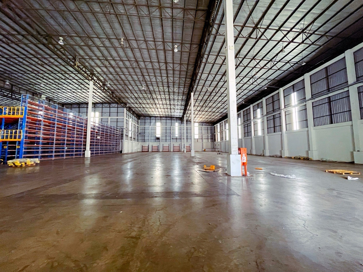 For RentFactoryBangna, Bearing, Lasalle : Factory for rent, area 5,650 sq m @ Bangna, near Suvarnabhumi Airport, can apply for a factory license. Happy to give advice on Ror.4 and BOI for foreign tenants.