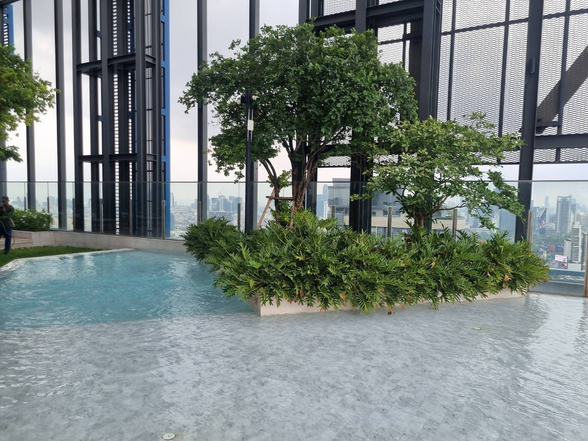 For RentCondoRatchathewi,Phayathai : ✨ For rent XT Phayathai, beautiful room, high floor, open view, in the heart of the city, ready to move in! ✨Near both BTS Phaya Thai and Airport Rail Link Phaya Thai.