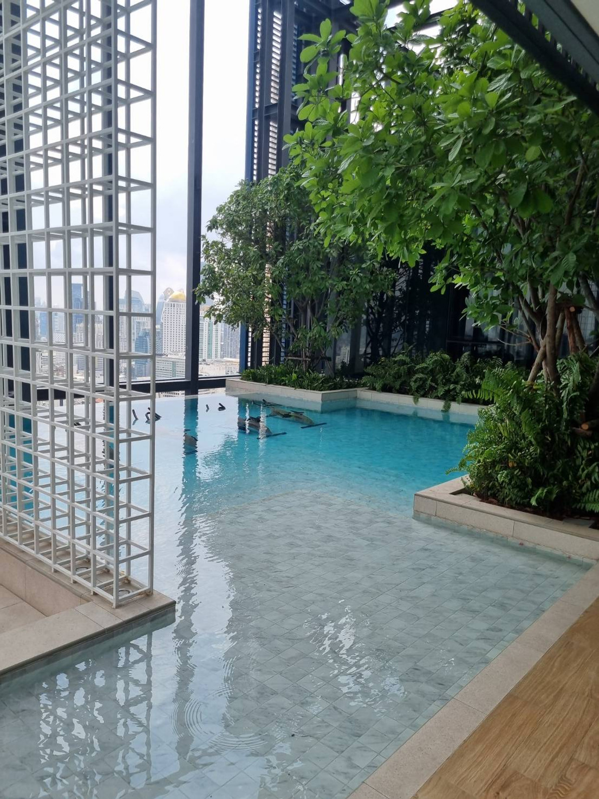 For RentCondoRatchathewi,Phayathai : ✨ For rent XT Phayathai, beautiful room, high floor, open view, in the heart of the city, ready to move in! ✨Near both BTS Phaya Thai and Airport Rail Link Phaya Thai.
