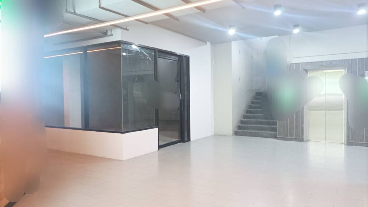 For RentRetail SpaceSukhumvit, Asoke, Thonglor : Asoke: Space for rent, suitable for a restaurant or cafe, 58.52 sq m (food and beverage only).