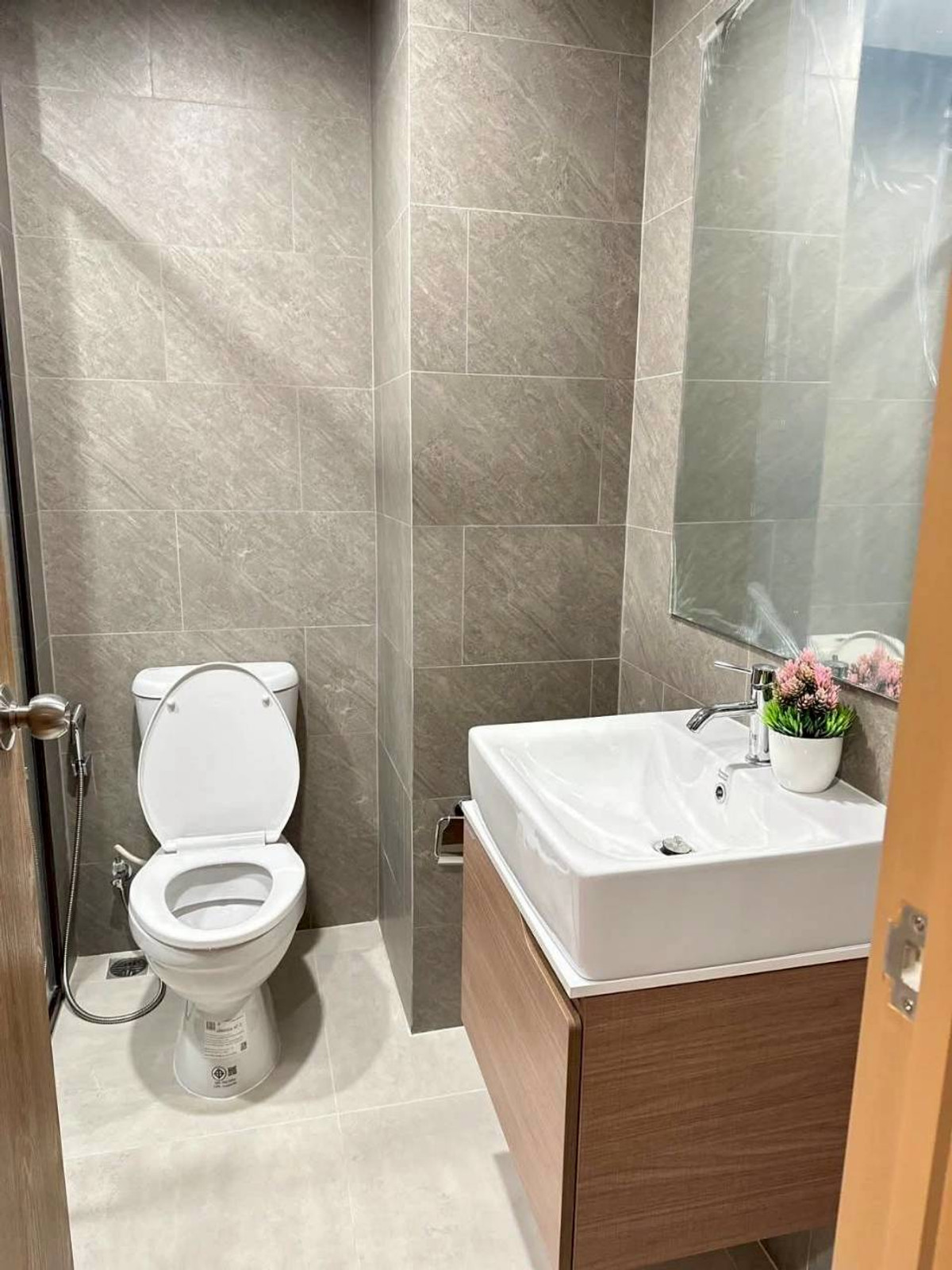 For RentCondoRamkhamhaeng, Hua Mak : ✅ LVR161 ✅ Line : @p2nproperty