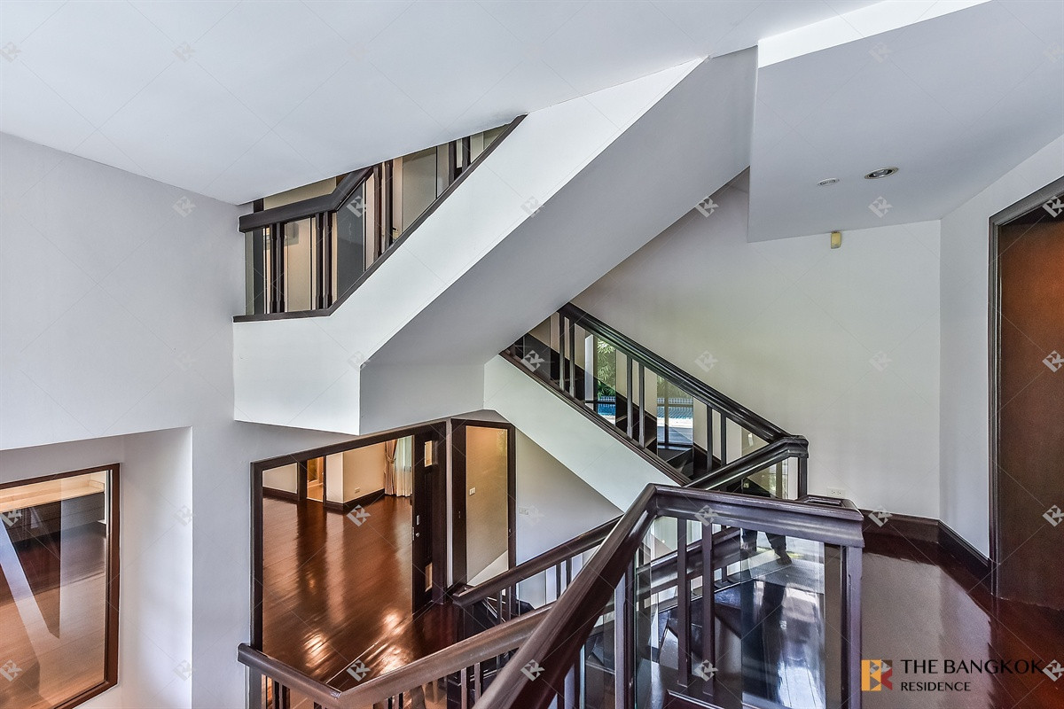 For RentHouseSukhumvit, Asoke, Thonglor :  Elegant Classic Style House 💎Elegant classic home, spacious & private in central Sukhumvit🍃 