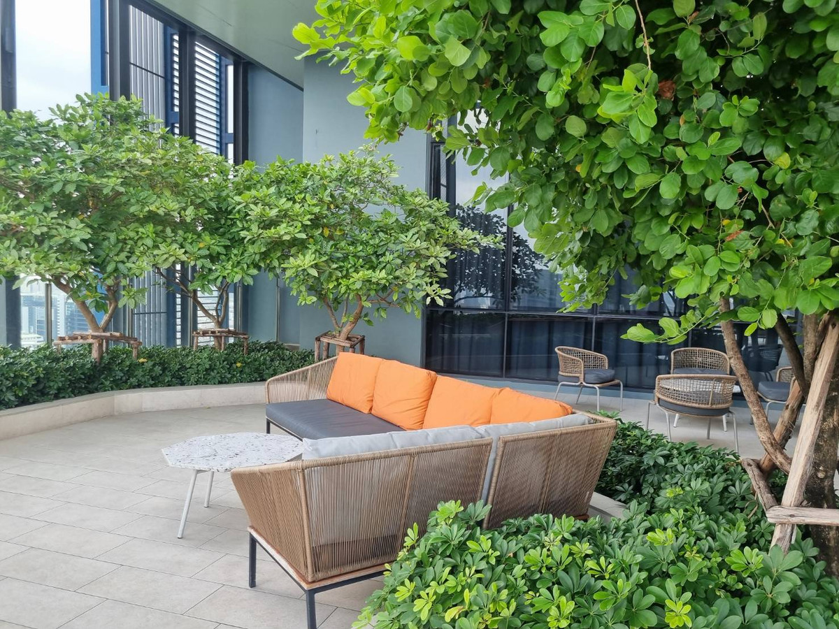 For RentCondoRatchathewi,Phayathai : ✨ For rent XT Phayathai, beautiful room, high floor, open view, in the heart of the city, ready to move in! ✨Near both BTS Phaya Thai and Airport Rail Link Phaya Thai.