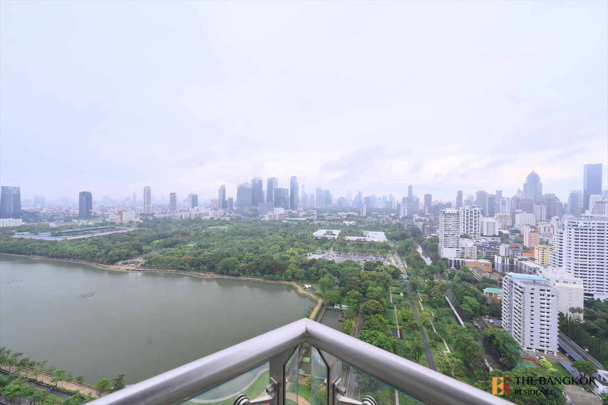 For RentCondoSukhumvit, Asoke, Thonglor :  Spacious Unit at The Lakes 💎 Luxury high-floor unit with stunning river & skyline views 🏞️ 