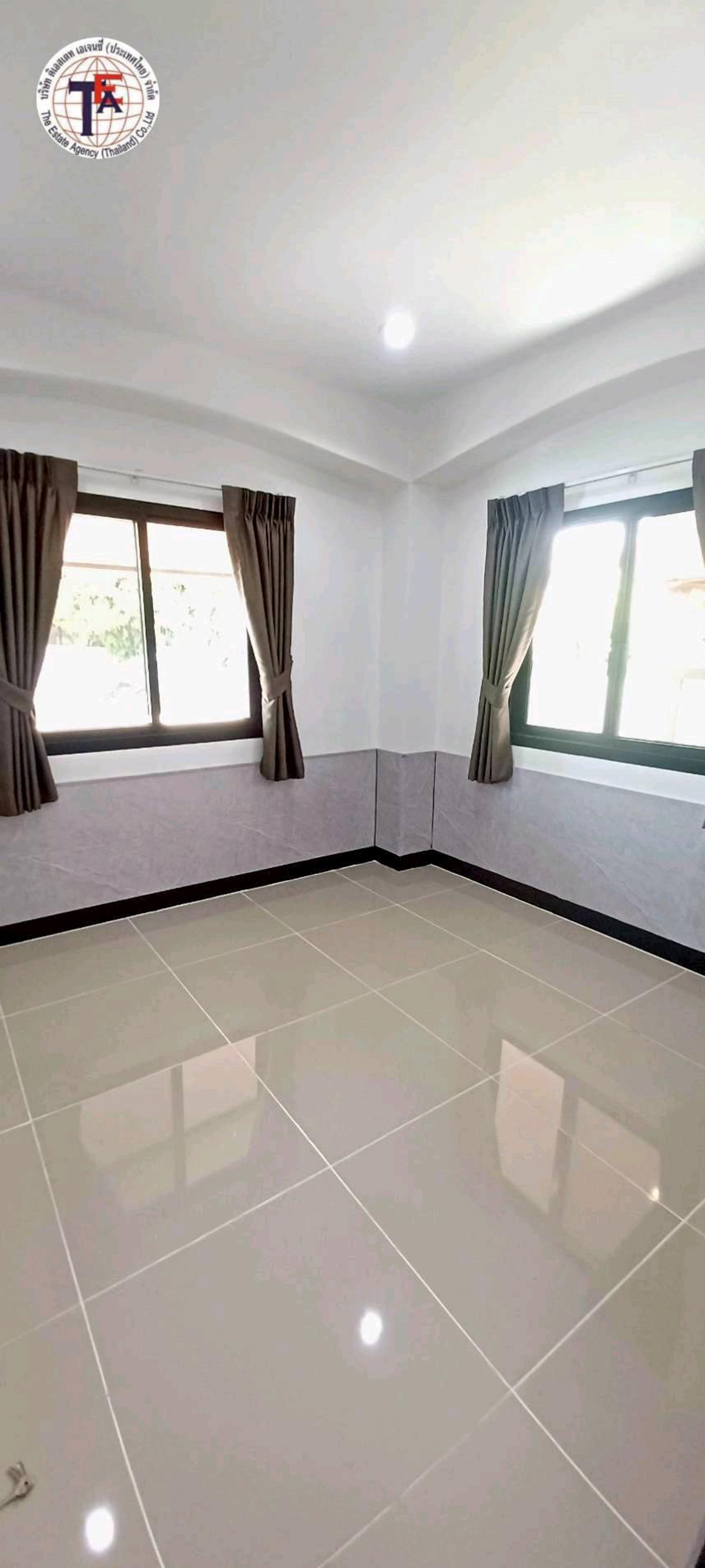 For SaleHouseMin Buri, Romklao : 2-story detached house for sale, KC Greenville Village, Mitmaitri 10/1, Nong Chok, Nong Chok Government Center. Nong Chok Phitthayanusorn School, Minburi Market, Mahanakorn University of Technology, Ramintra, Suwinthawong, Ekamai-Ramintra Expressway.