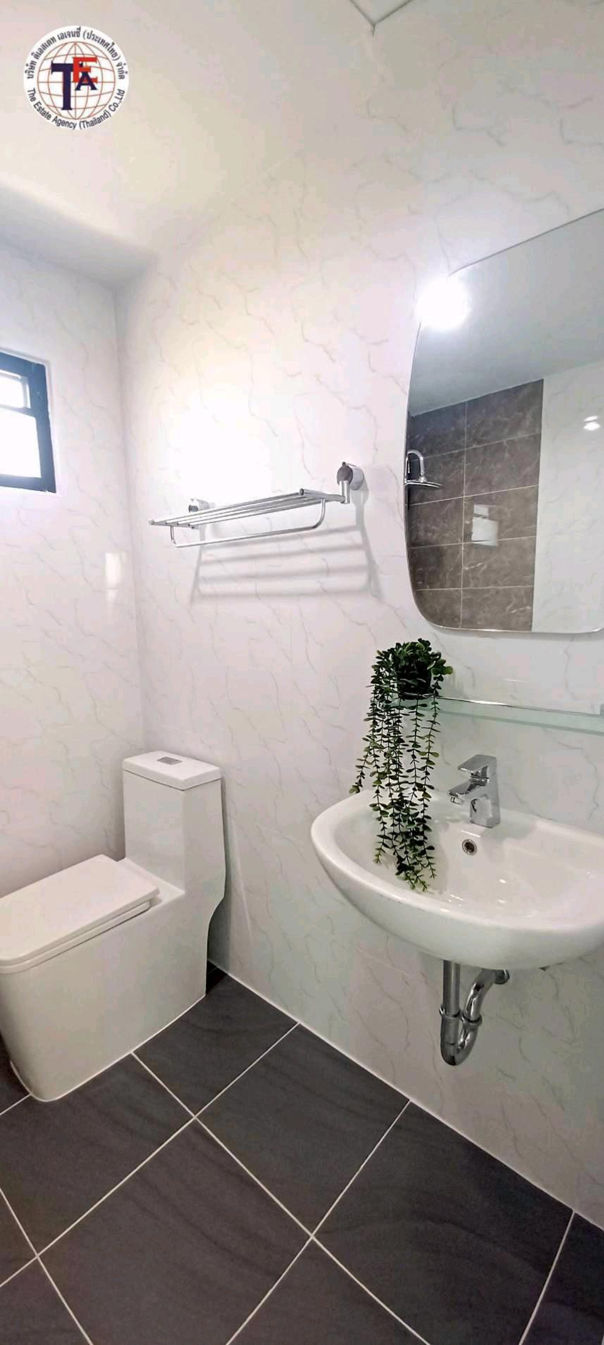 For SaleHouseMin Buri, Romklao : 2-story detached house for sale, KC Greenville Village, Mitmaitri 10/1, Nong Chok, Nong Chok Government Center. Nong Chok Phitthayanusorn School, Minburi Market, Mahanakorn University of Technology, Ramintra, Suwinthawong, Ekamai-Ramintra Expressway.