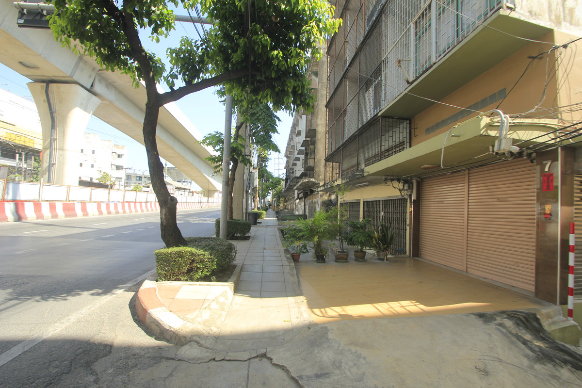 For SaleShop HouseRathburana, Suksawat : Suksawat Daokhanong Commercial Building Near Chom Thong Wutthakat BTS, 3 floors, additions, residential, warehouse, Rama 2 Expressway, Dao Khanong Market, price negotiable.