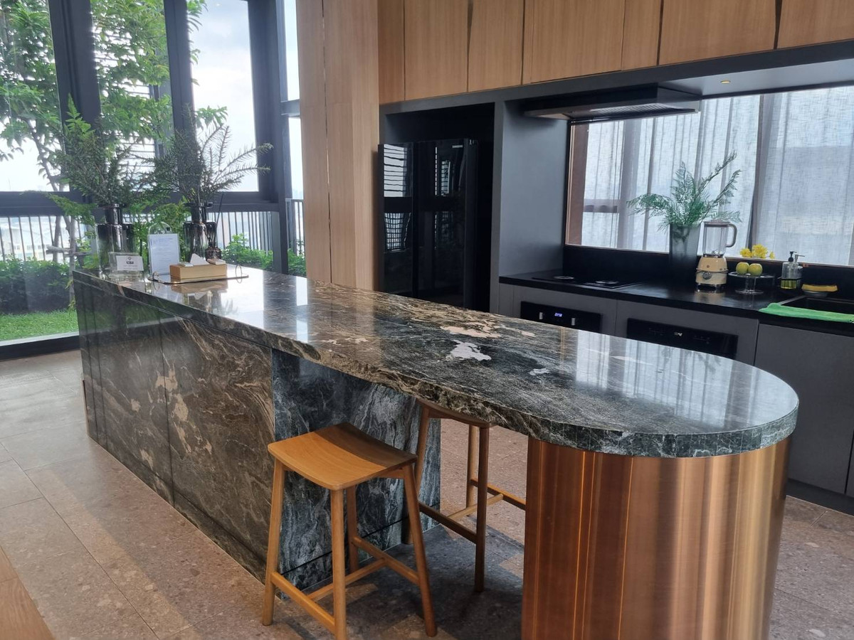 For RentCondoRatchathewi,Phayathai : ✨ For rent XT Phayathai, beautiful room, high floor, open view, in the heart of the city, ready to move in! ✨Near both BTS Phaya Thai and Airport Rail Link Phaya Thai.
