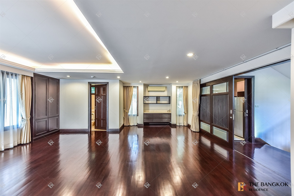 For RentHouseSukhumvit, Asoke, Thonglor :  Elegant Classic Style House 💎Elegant classic home, spacious & private in central Sukhumvit🍃 