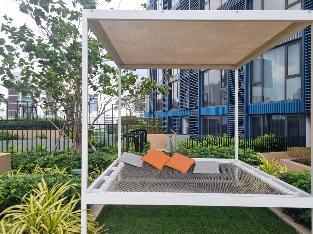 For RentCondoRatchathewi,Phayathai : ✨ For rent XT Phayathai, beautiful room, high floor, open view, in the heart of the city, ready to move in! ✨Near both BTS Phaya Thai and Airport Rail Link Phaya Thai.