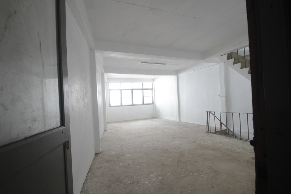 For SaleShop HouseRathburana, Suksawat : Suksawat Daokhanong Commercial Building Near Chom Thong Wutthakat BTS, 3 floors, additions, residential, warehouse, Rama 2 Expressway, Dao Khanong Market, price negotiable.