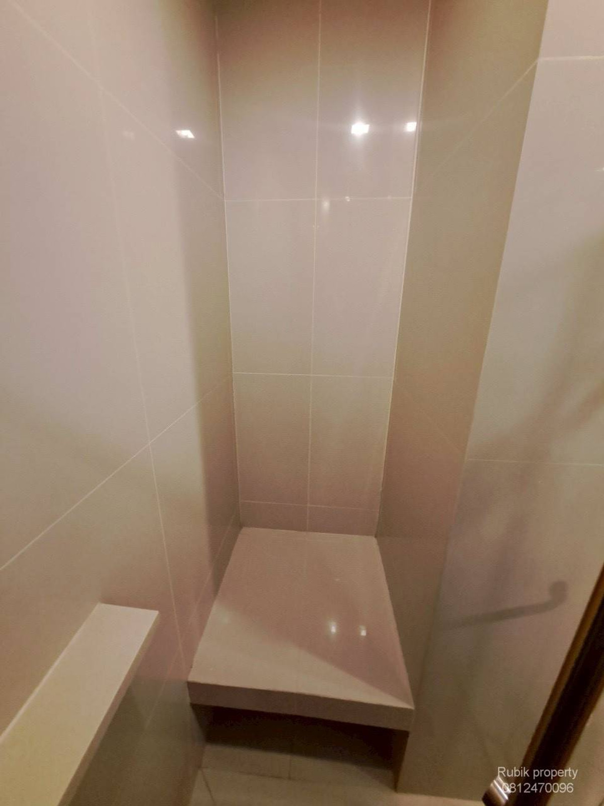 For RentCondoOnnut, Udomsuk : 🌟 Rhythm Sukhumvit 50 | For Rent RB1729 Condo located on Sukhumvit Road, near BTS On Nut, only 200 meters, convenient travel, with complete amenities.