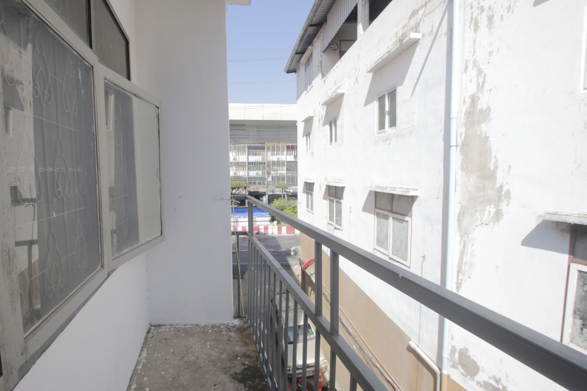 For SaleShop HouseRathburana, Suksawat : Suksawat Daokhanong Commercial Building Near Chom Thong Wutthakat BTS, 3 floors, additions, residential, warehouse, Rama 2 Expressway, Dao Khanong Market, price negotiable.