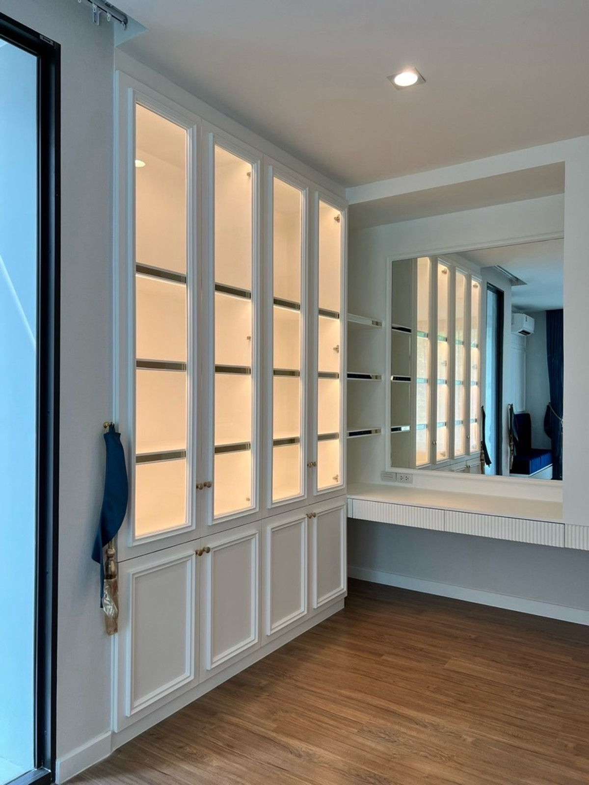 ขายเลียบทางด่วนรามอินทรา : บิ้วท์อินทั้งหลังมูลค่ากว่า 2 ล้าน  พร้อมเข้าอยู่ 