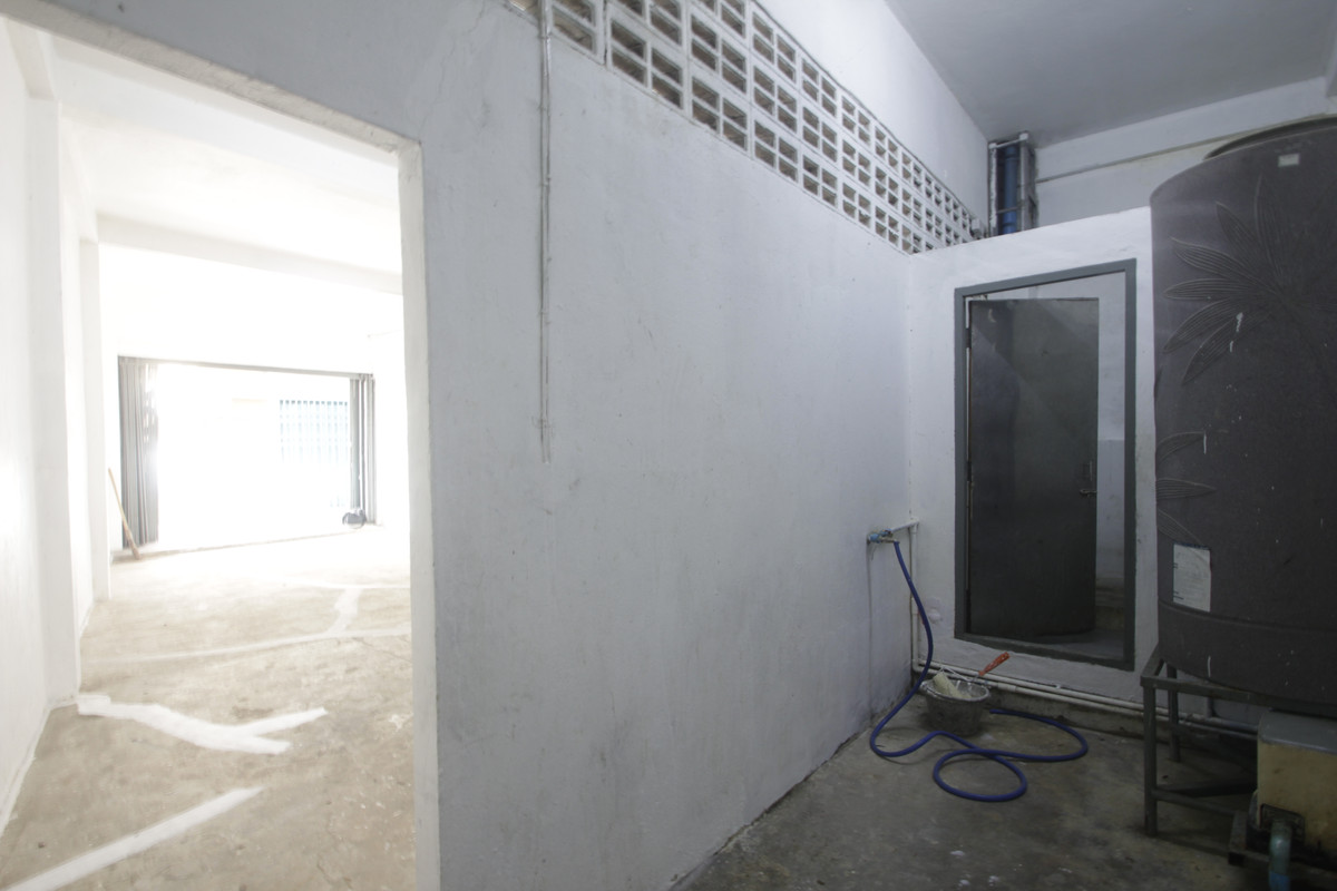 For SaleShop HouseRathburana, Suksawat : Suksawat Daokhanong Commercial Building Near Chom Thong Wutthakat BTS, 3 floors, additions, residential, warehouse, Rama 2 Expressway, Dao Khanong Market, price negotiable.