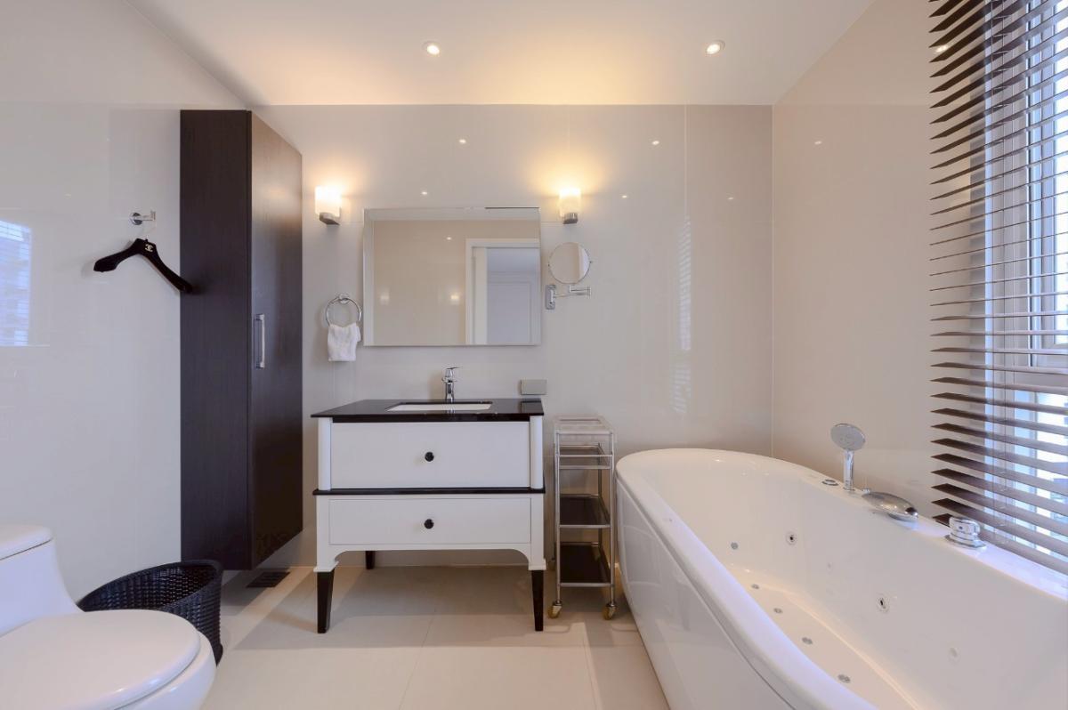 ให้เช่าคอนโดนานา : 🔥ให้เช่าด่วน🔥ดิ โอเลียนเดอร์ สุขุมวิท 11 ห้องกว้าง 2 ห้องนอน เฟอร์นิเจอร์ครบพร้อมเข้าอยู่ ใกล้ BTS นานา